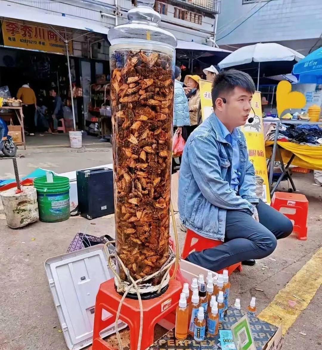 看了好久都没看明白啥东西，脑子嗡嗡的，这大哥卖什么奇珍异宝呢？