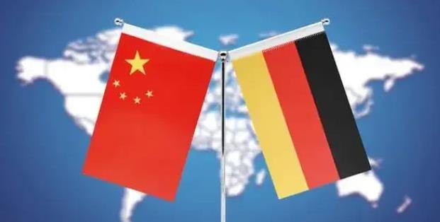 德国军舰将于今晚首次不开应答器通过台海
  据德国《明镜》9月13日消息，德国两