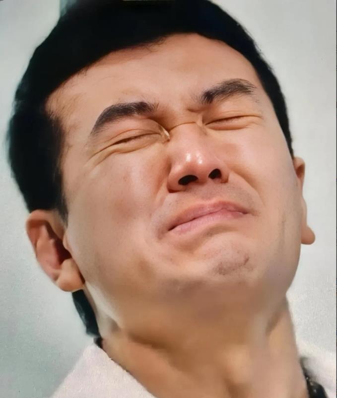 一觉醒来，看到杨子的天都塌了！

因为他又被骂了，这回骂他的人居然不是观众，而是
