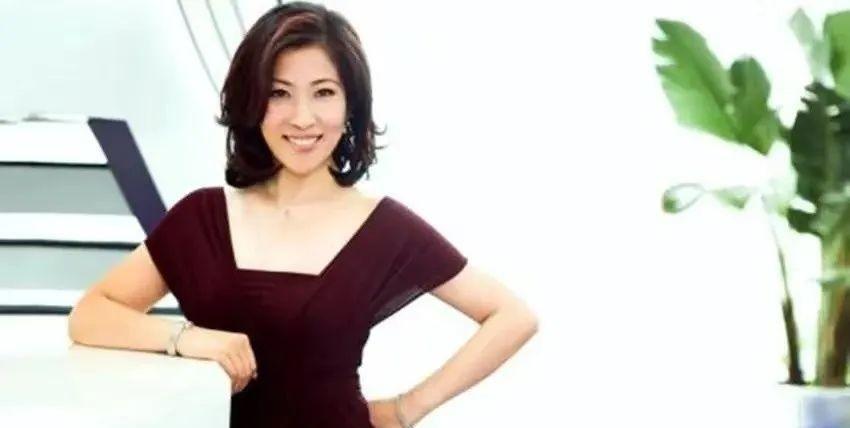 2018年，卷走44亿逃去美国，如今买飞机住豪宅生活潇洒。这位中国体坛的败类冠军