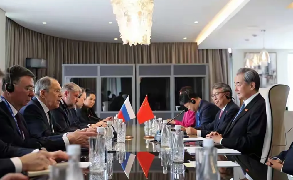 中国外长当面告知拉夫罗夫，中俄关系有新说法，俄总统普京应牢记！

王毅外长说，世