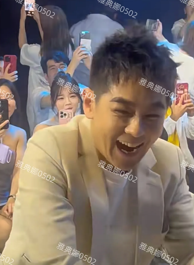 林志颖本人根本没有网上吹得那么年轻，车祸后的他脸很肿很僵，虽然没有皱纹就是看着不