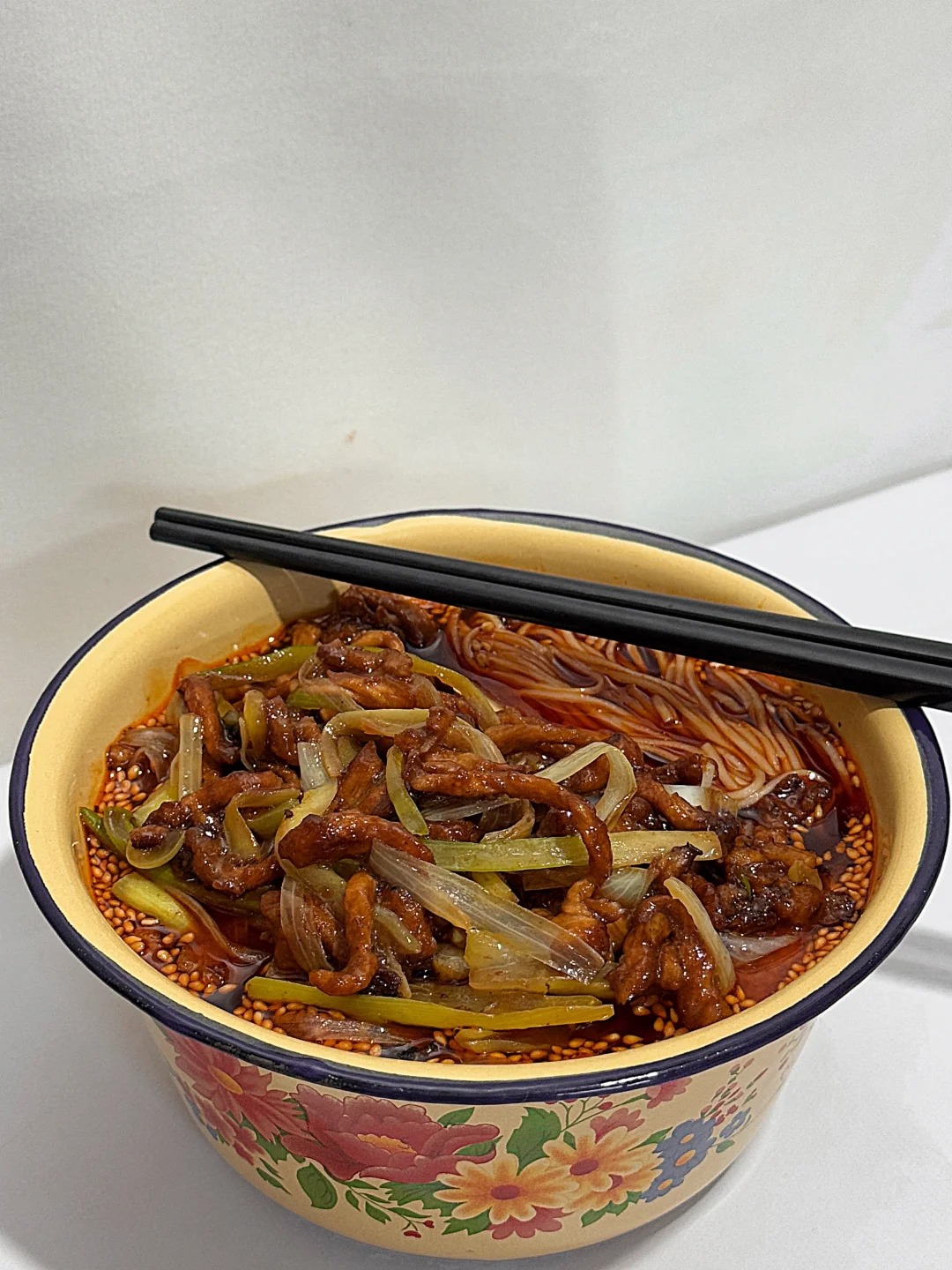 今天吃什么|在家做饭🍳葱爆肉丝面（附做法）