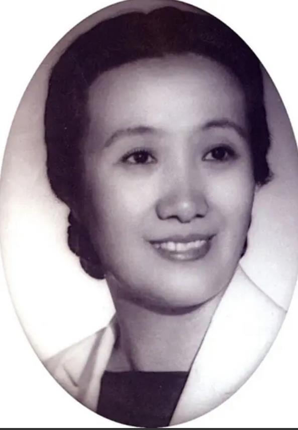 1914年，27岁军官要给14岁妓女赎身，老鸨要3万赎金，他正要付钱，却被青楼女