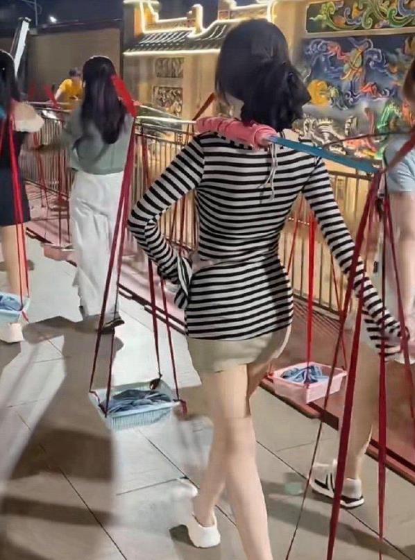 潮汕女孩离婚率低，或许与她们保持的好身段有关。
