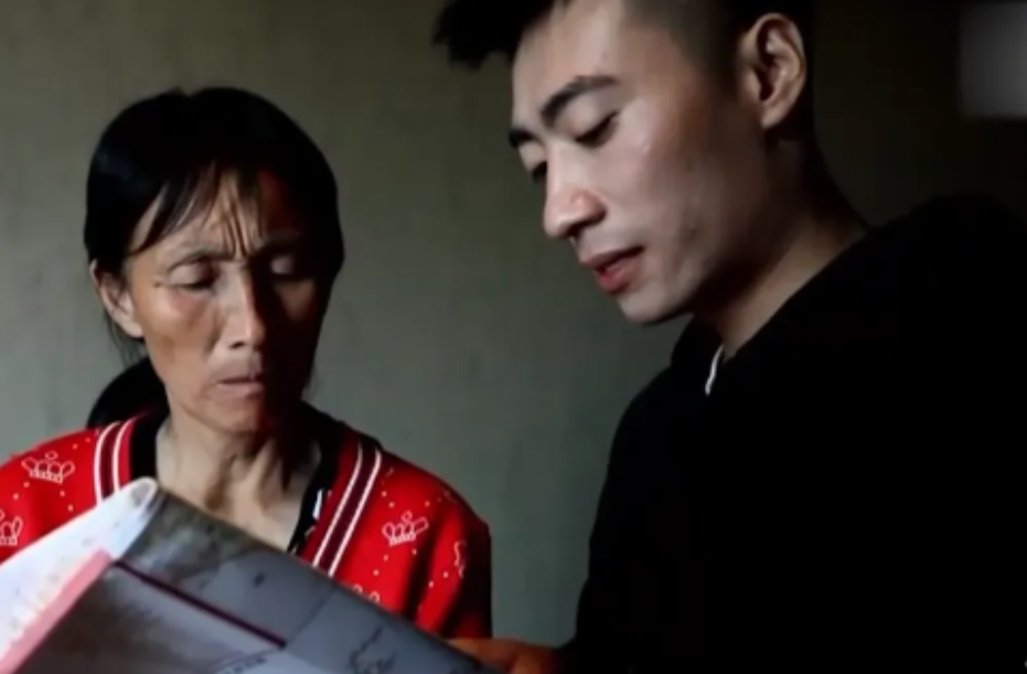 1992年，山东济宁，一个男人在集市上，看到一个年轻女子被人追赶，一时动了恻隐之