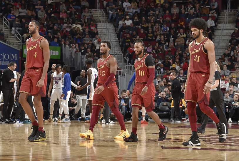 说实话，骑士队从大当家到四当家都应该进全明星！

1，米切尔——大当家，28岁，