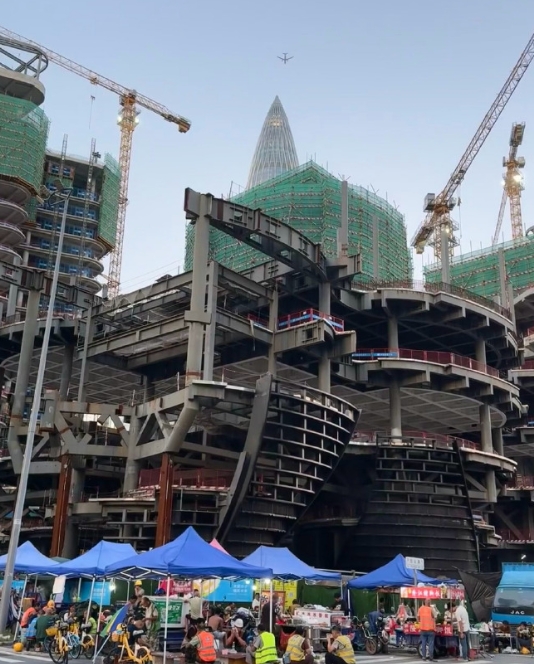 美联储一降息，就嗅到了不寻常的气息。国内要是也跟着降存量房贷利率，那可是宏观经济