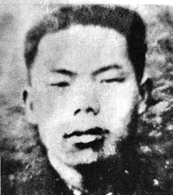1952年，志愿军正在睡梦中，一战士因燥热睡不着出去巡逻，无意间听到黑夜中传来细