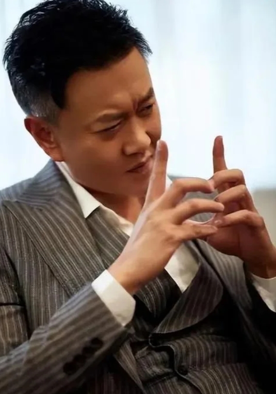 冯嘉怡：执着演艺的别样人生
