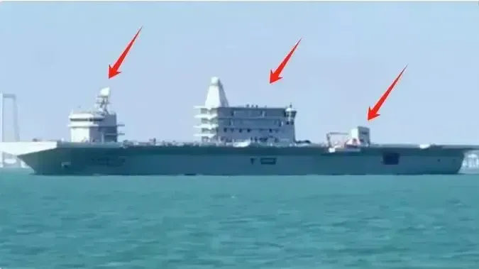 让老美目瞪口呆，喑暗跺脚的三舰岛"奇特航母"横空出世下海试航了，或将成为海上无人