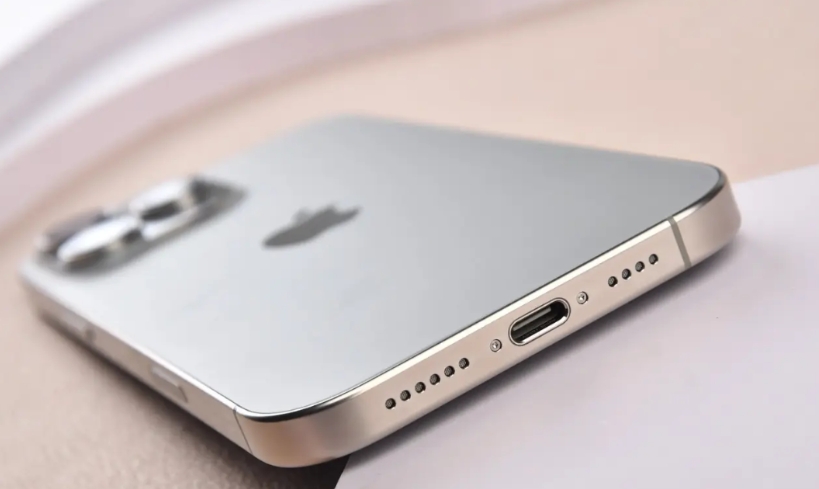 iPhone手机卖那么贵，肯定是有一定道理的。除了iOS系统流畅之外，看看人家底