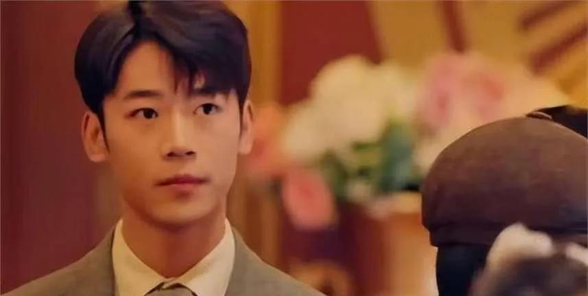 尽管刘雨双没有一所名校作为依靠，但毕竟他也是学表演的专业出身，难道连自己都养活不