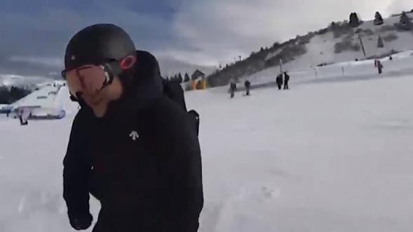 郭晶晶晒出滑雪画面，将霍启刚拍得很可爱，一家人洋溢着幸福笑容