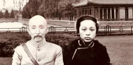 戏班女子被张作霖看中

                            