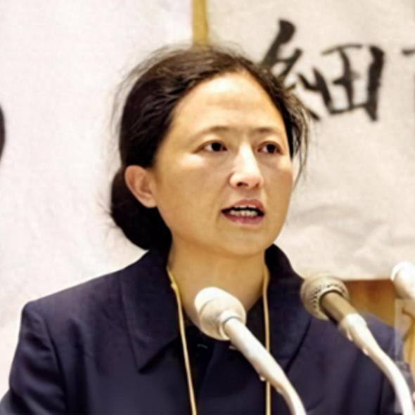 请记住她：现代抗日女英雄王选，她辞去50万年薪的工作，用20年，41次将日本告上