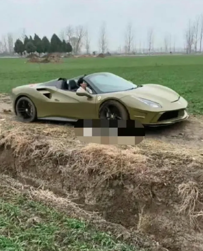 租了辆车回老家炫耀，结果却遭遇尴尬。
