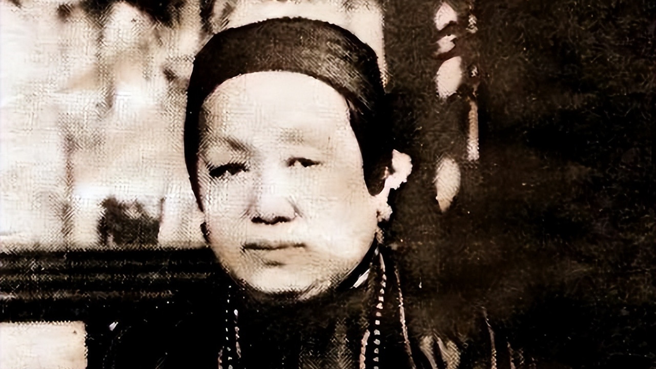 她出身顶级世家，8子皆成器，孙辈6院士，重孙扬名