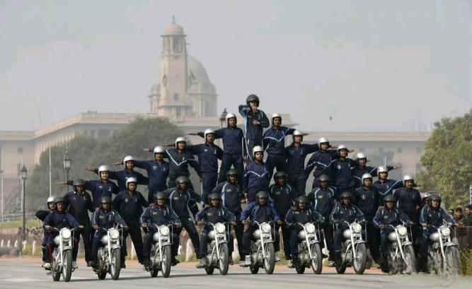 东升西降这句话，印度人是听进去了，不过自大的印度人认为的东升是他们，他们想抓住百