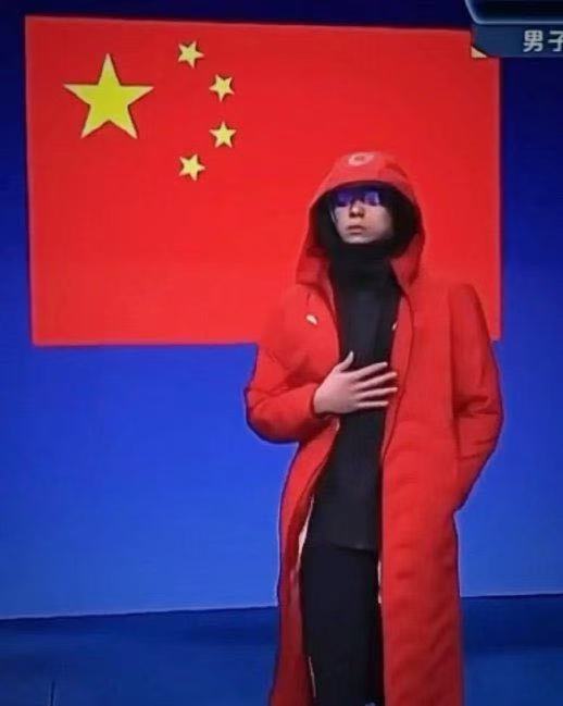 不少人可能不太清楚覃海洋 这位蛙泳冠军长得怎么样