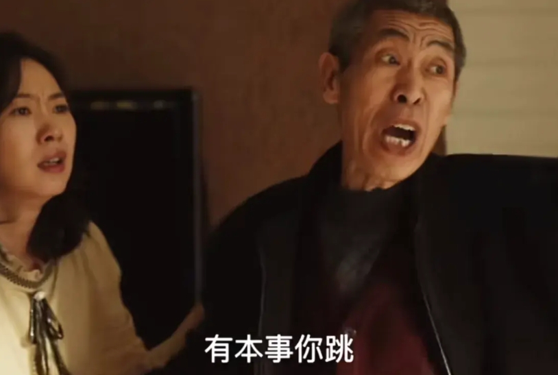 《漂白》老头儿压根不知道自己的女儿女婿都是杀人犯，他过不了逃亡生活，非要闹着回老