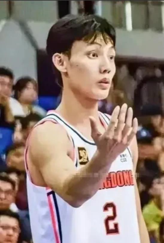 广东球迷冲起来啊CBA全明星第二周球迷投票结果出炉，广东队徐杰距离CBA票王还有