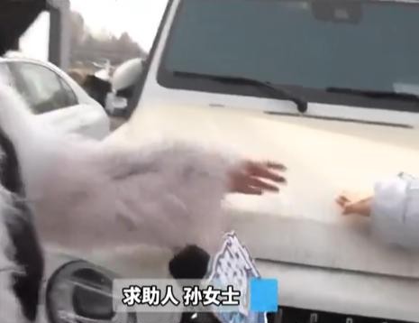 女子买奔驰大G故障频发 4S店不退换

                    