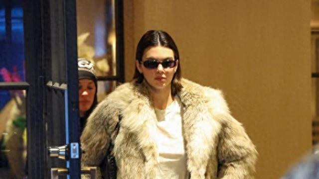 超模Kendall Jenner 气场十足