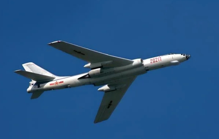  轰-6K型轰炸机（中文命名：战神 ）是中远程轰炸机，是重要的空基远程打击力量，