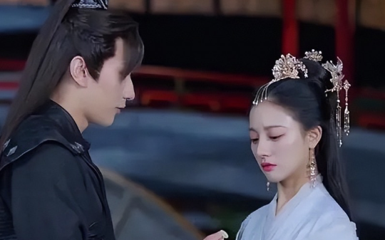 世子和我退婚后，发现我才是他的挚爱，可当他再来挽回时，我早已收下了别人的聘礼