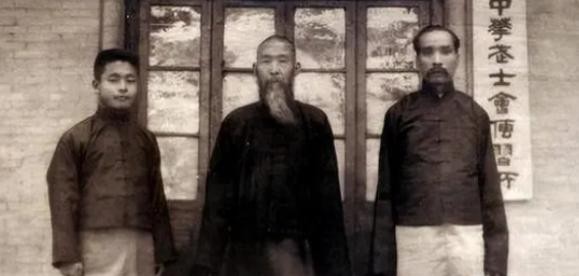 1920年，世界正经历战后重建，而中国武术界却有一位泰斗级人物孙禄堂，被誉为“武