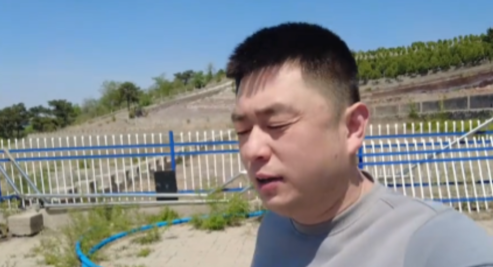 辽宁，34岁男子成功应聘上墓地巡逻员，没事喝个小茶，遛遛弯，遛狗，就算临时有事也