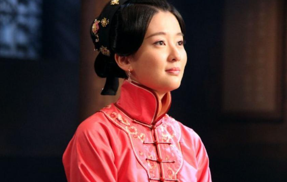 1914年，30岁的阎锡山迎娶14岁的徐兰森。洞房之夜，完事后的阎锡山对新娘冷冷