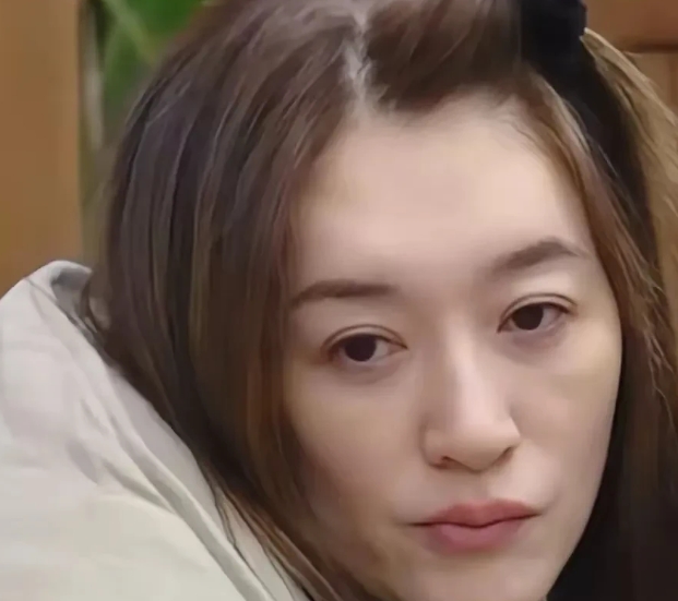 李小冉漂亮吗？
很多人都说她漂亮
但是，说实话
李小冉真的很白
要是说漂亮
总觉