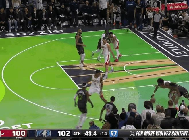 火箭真是捡到一个宝！他如果球权再多一些，他或许比莫兰特成就更高！他的身体天赋很棒