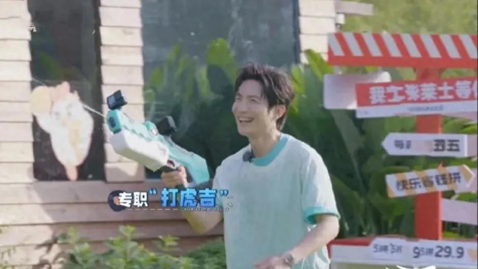 双面陈楚生：既是霸气大A哥，也是软萌陈里里，闪闪惹人爱