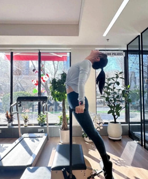 37 岁的袁姗姗又在社交平台上晒出她的健身美照啦！照片里的她那可真是又美又飒，自