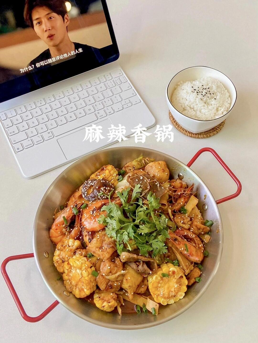 麻辣香锅——家中两人的美味简餐😋😋家人们谁懂啊！麻辣香锅真的绝绝子，超级下饭
