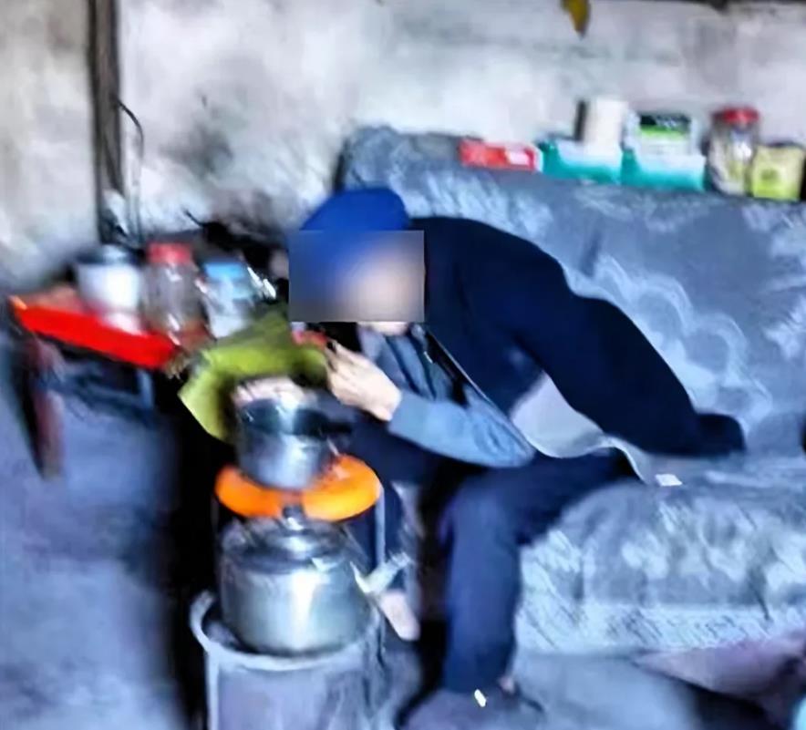 云南83岁老人黄某中被取消低保有个疑问！

根据当地相关部门的工作人员回应，黄某