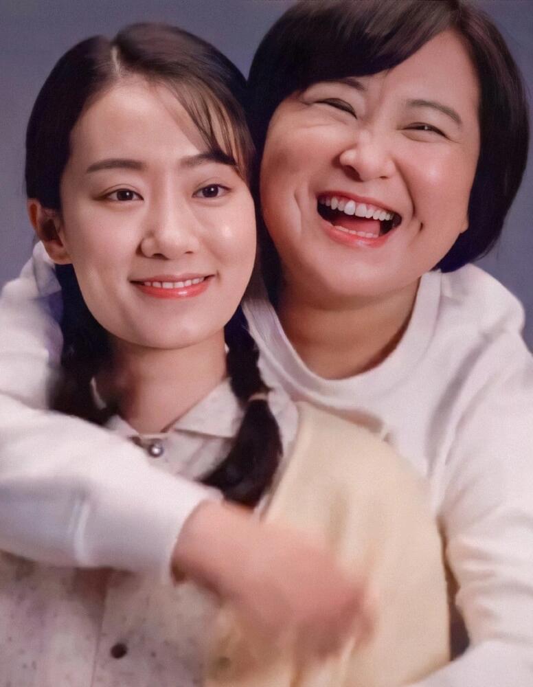 杨幂和张小斐，都在奔向各自的道路