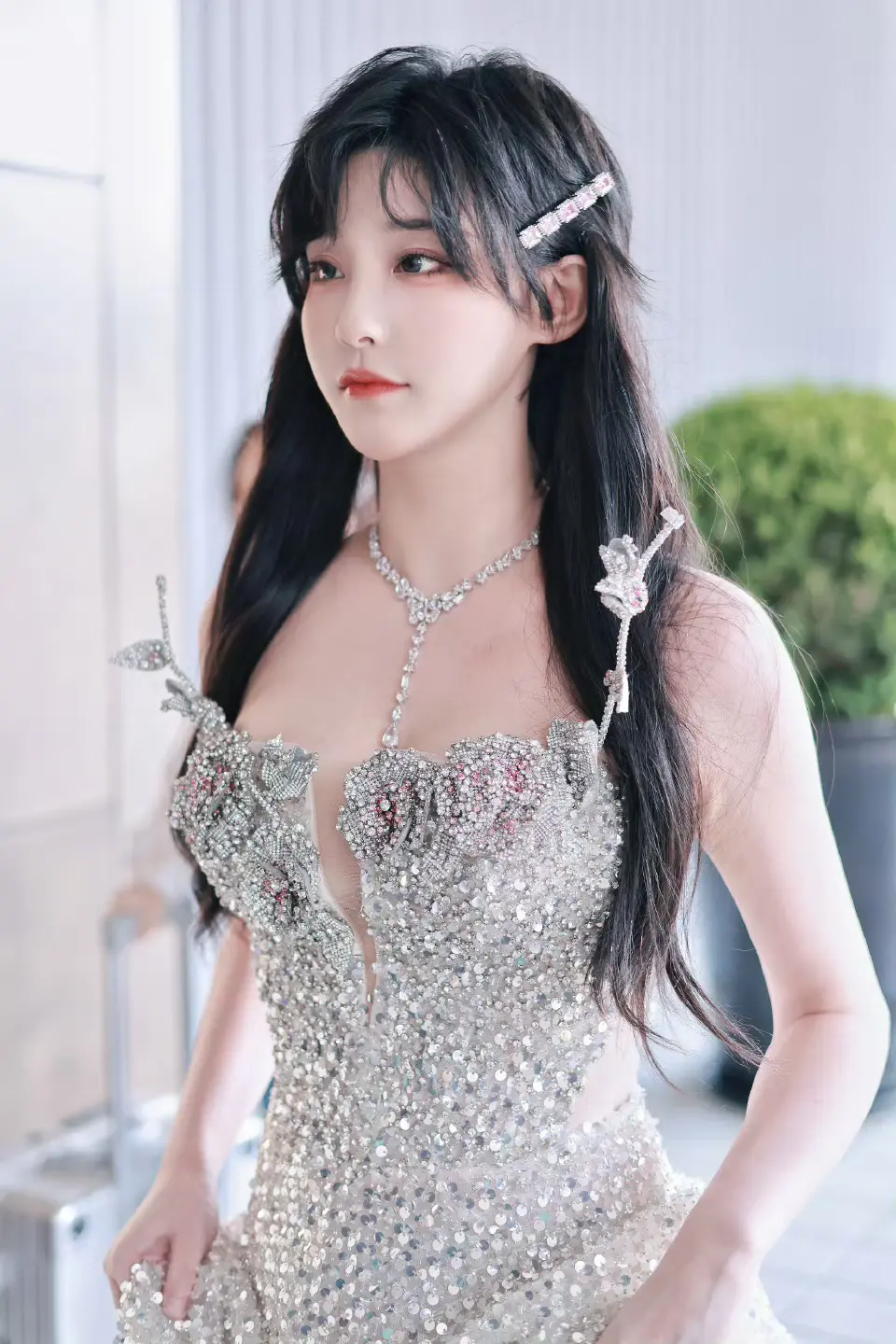 女团王晓佳抹胸真是漂亮