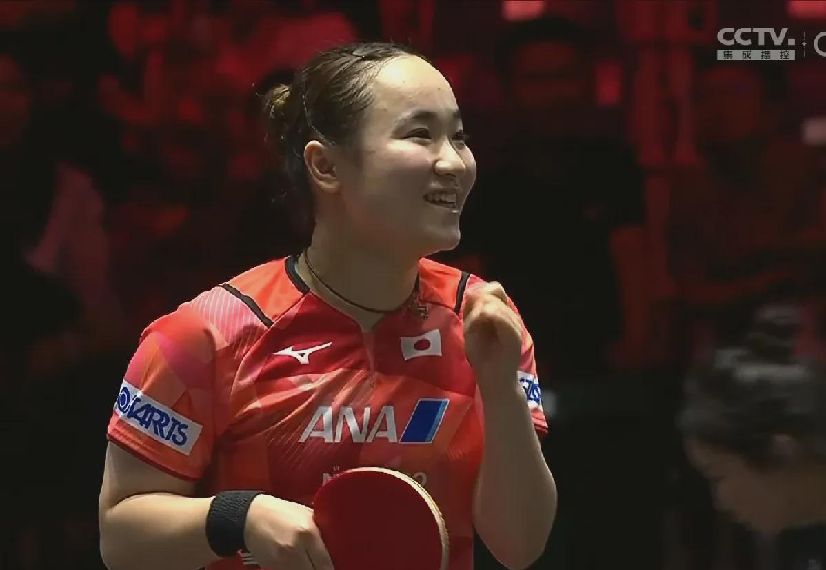 伊藤美诚都笑开花了！3比1击败国乒选手钱天一晋级2025WTT。新加坡，热得很，