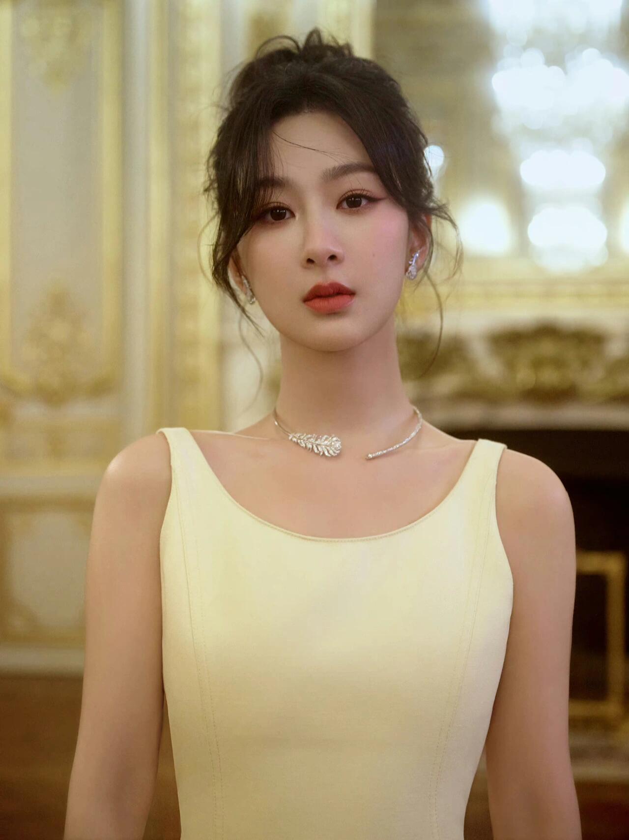 杨紫——端庄大方