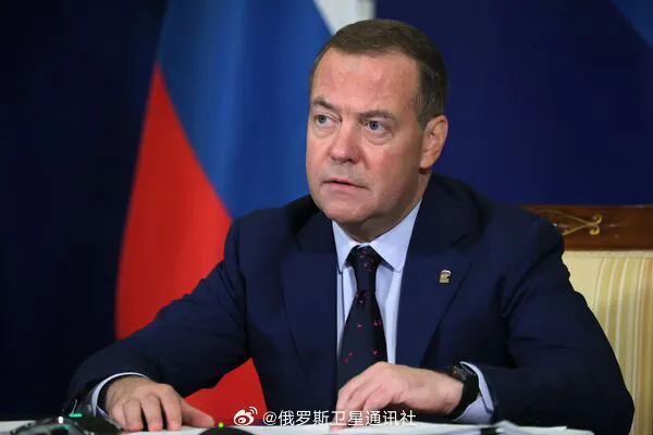 梅德韦杰夫称俄罗斯可以考虑将核技术提供给美国潜在的敌人。该消息出自俄卫通社，多少