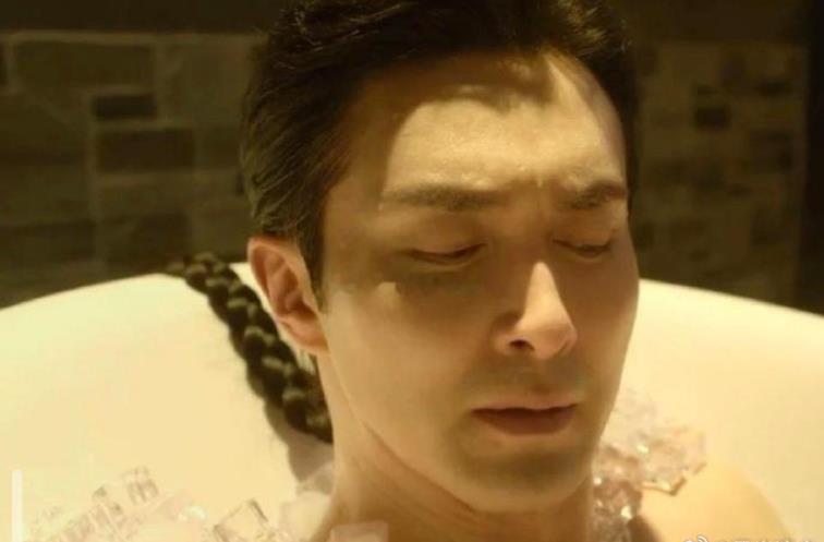 终于知道演员拍洗澡戏，为什么不拍全身了，远景看着太尴尬了