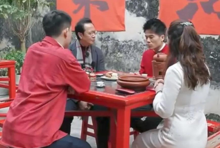 许友文老师夸赞董宇辉:“你是有责任心有良心的人。”
董宇辉:“哎呀！感谢！感谢！