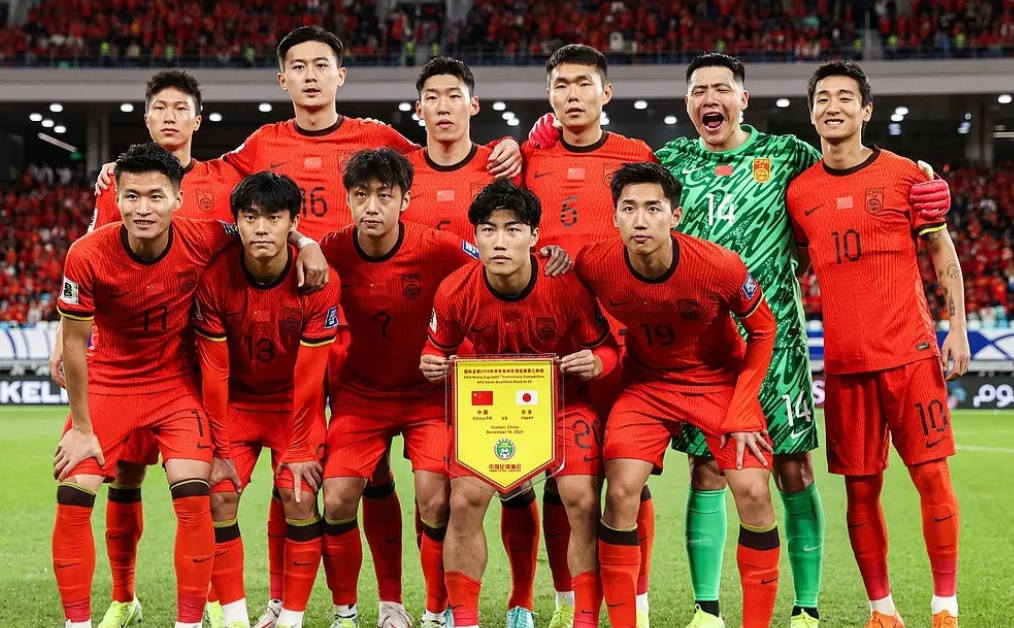 中国男足1-3日本男足，国足球员评分如下：
1、王大雷，6.2分，2次扑救，日本