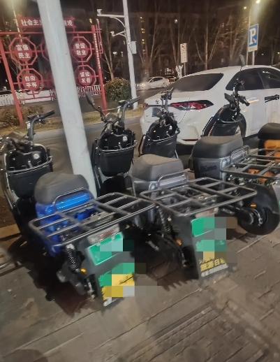 最高时速可达160公里！！！是送餐还是送命？
      电动车骑到160什么感