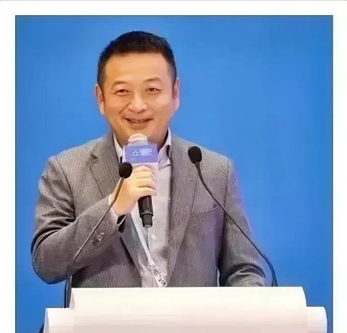 人口专家梁建章提出了一个大胆的方案：一孩家庭每月补贴1000元，二孩家庭每月30