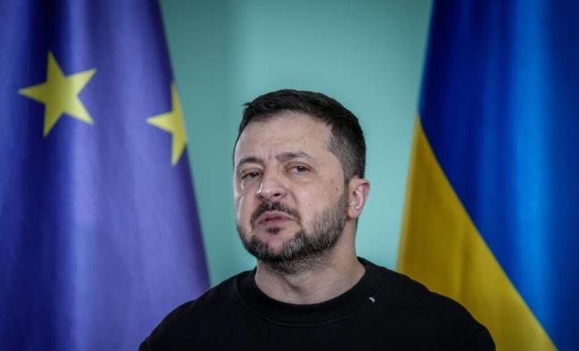 武力夺回领土已不现实，同意外交解决！俄乌战争结局已定

坚持了两年多的乌克兰总统